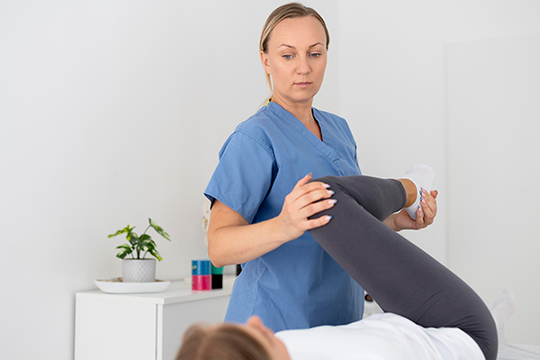 Why Your Knee Pain Comes and Goes — Ballincollig Physios Share What It Means