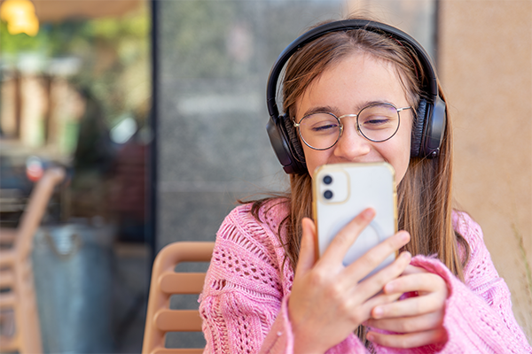 How AI SMS Improves Clinic Availability Perception