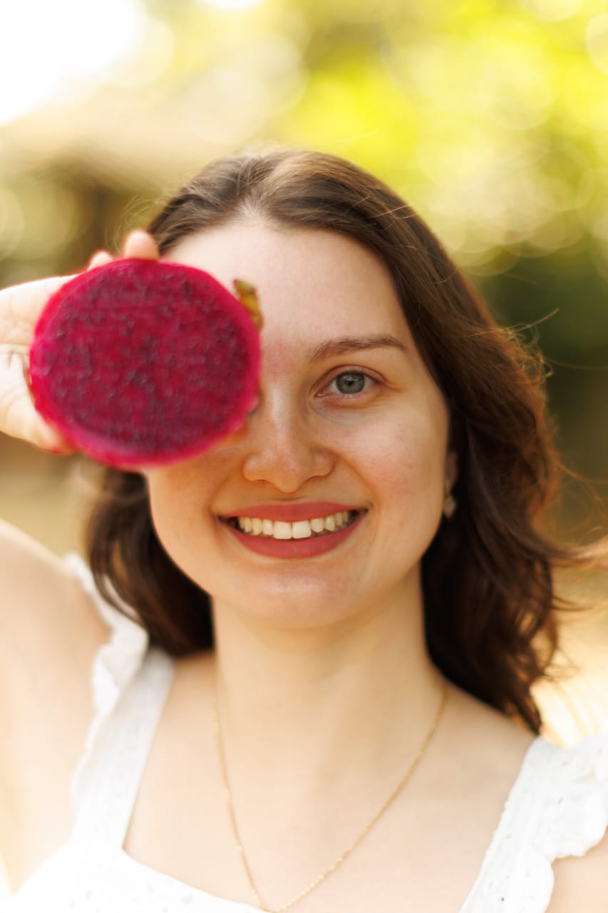 Gabriella Marcomini em imagem acolhedora sobre cuidado nutricional