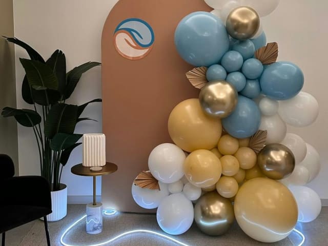 Arch Panel with Balloon Garland, Neon and Display