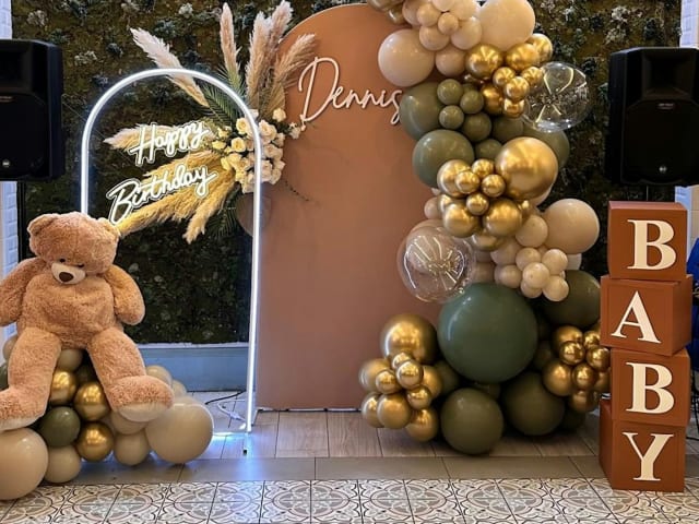 2 Arch with Balloons, Neon Sign, Wooden Sign & Flowers