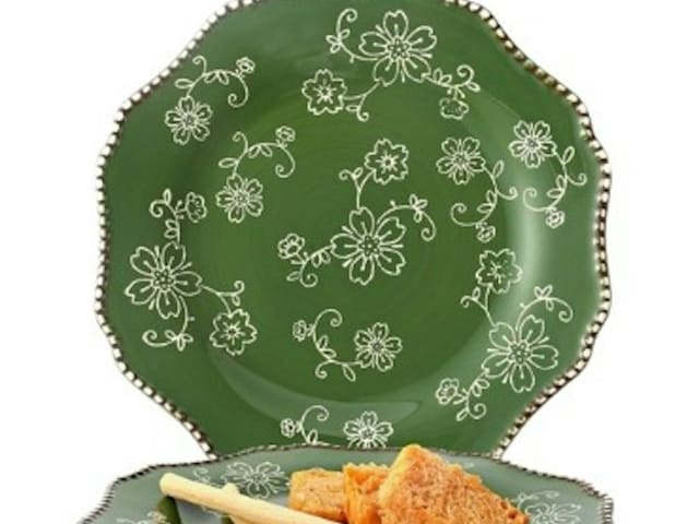 Green Floral Scalloped Dinner Plates