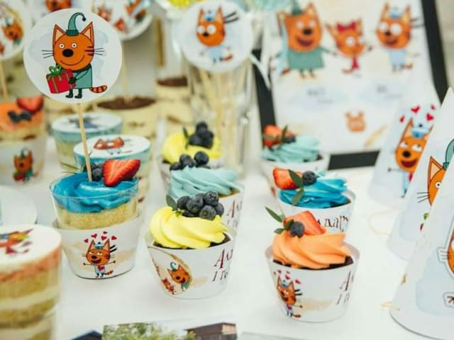 Custom Cupcake Wrappers (Personalized Milestone)