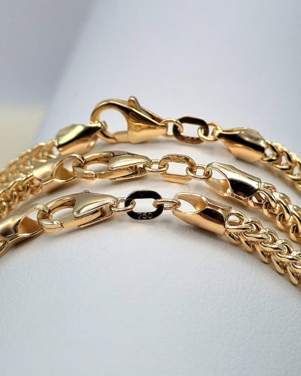 Royal V-Link Diamond-cut Necklace 2