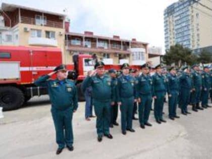 Вениамин Кондратьев поздравил пожарных с профессиональным праздником