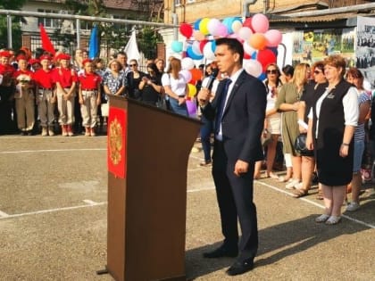 Праздничные линейки в Ейске и Должанской