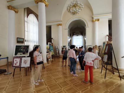 В Сочи состоялось открытие выставки работ молодых художников «Райский сад»