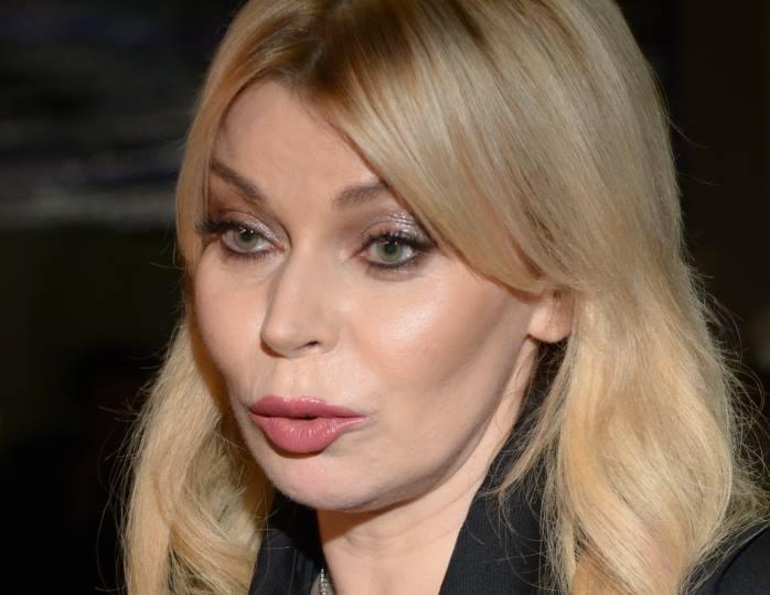 «Дадим огня»: Лада Дэнс на шпильках блеснула соблазнительной фигурой у шеста