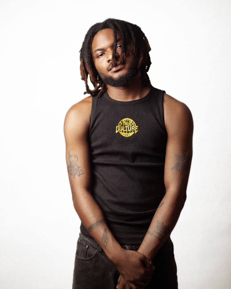 TC LOGO TANK  TOPS