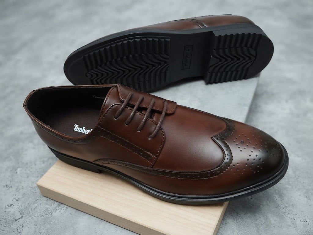 Brogue detailed elegant brown leather shoes.