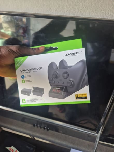 Charging dock for XBOX pads