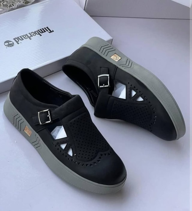Breathable sleek slip-on shoes