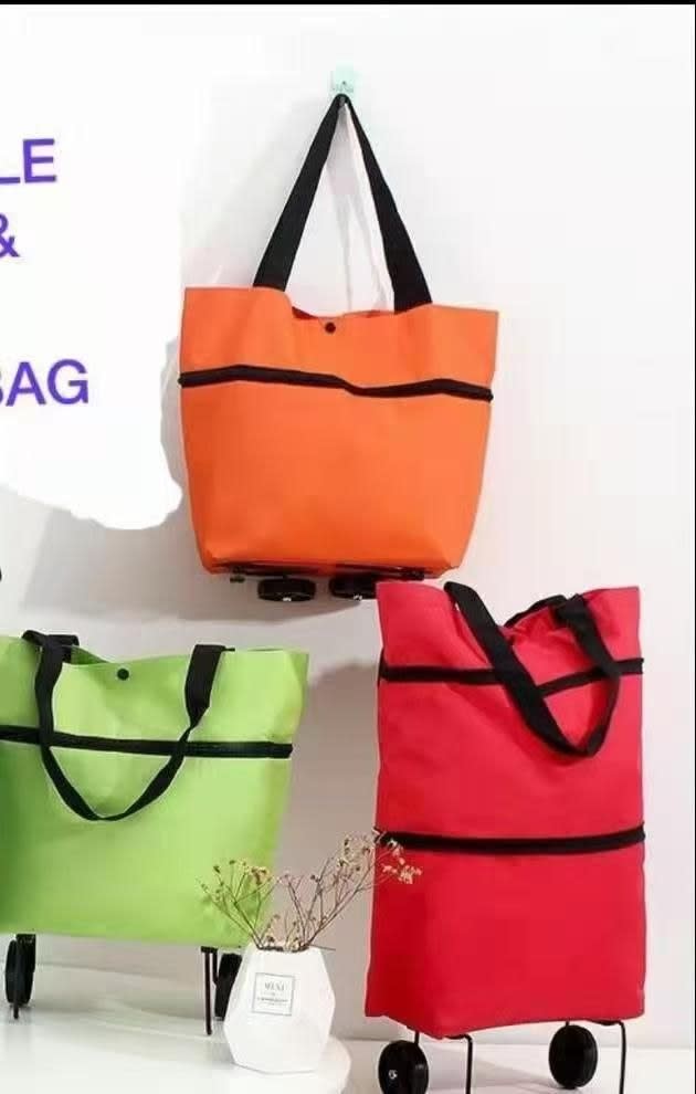 Shopping bag with tires