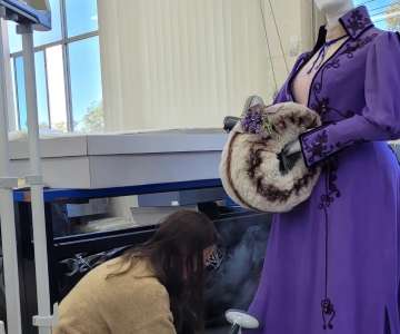 Mount-making for exhibitions