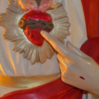 After treatment: Details of the Jesus statue