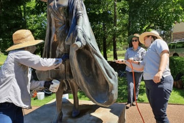 Macquarie University: Assessment and Conservation of Outdoor Sculpture