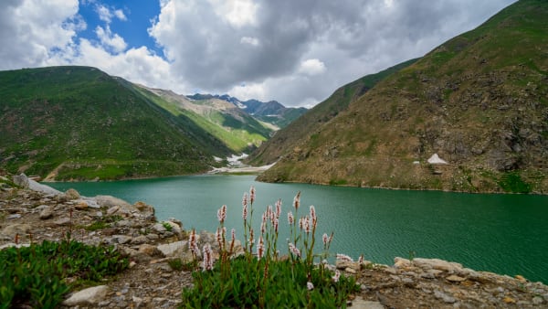Lulusar Lake