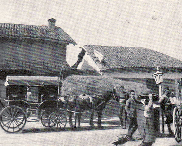 Kalë dhe karrocë në Prishtinë (Foto: Gabriel Louis-Jaray, 1912).