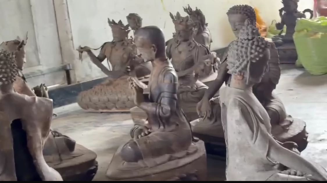 Crafting the Statue of Guru Rinpoche in His Eight Manifestations