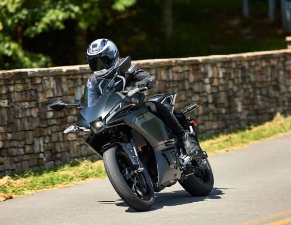 Yamaha R3 2025