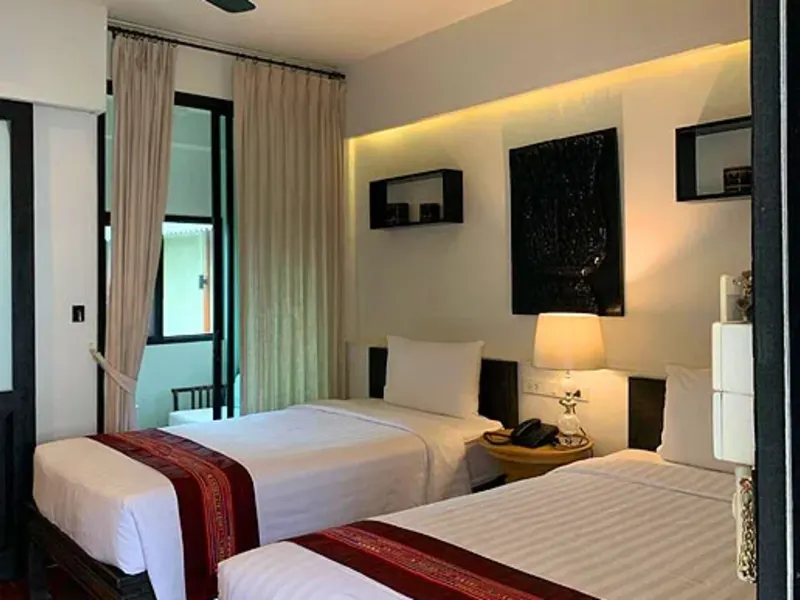 99 The Gallery Hotel