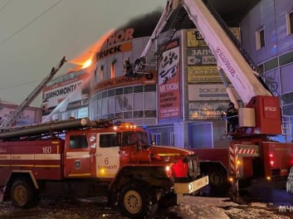 Пострадавший на пожаре в барнаульском ТЦ спасатель впал в кому