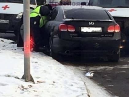 В Красноярске "Лексус" протаранил "скорую" с включенными спецсигналами