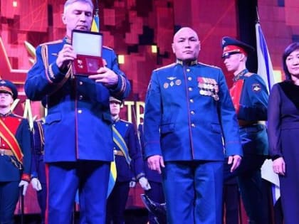 В Хабаровске семье погибшего Героя России Эдуарда Норполова вручили Золотую Звезду