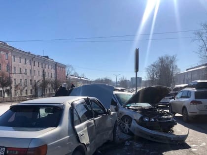 Массовое ДТП на улице Лермонтова в Иркутске, второе за сутки на том же месте