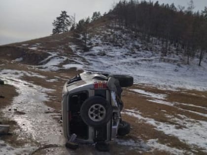 Внедорожник перевернулся у Еланцов, водитель госпитализирован, пассажир погиб
