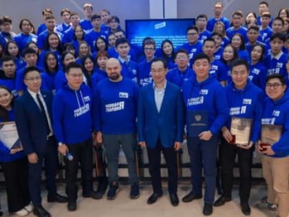 Айсен Николаев пообещал поддержать молодогвардейцев на выборах