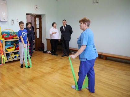 Губернатор Иркутской области посетил реабилитационный центр для детей с ограниченными возможностями