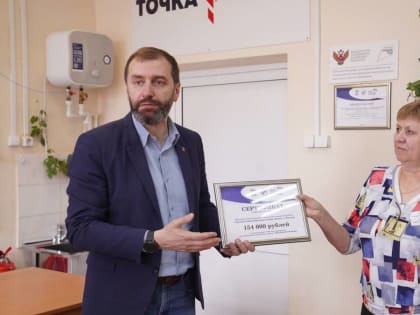 Александр Ведерников и Виктор Побойкин передали по проекту «Единой России» сертификаты на учебники в сельские школы Черемховского района