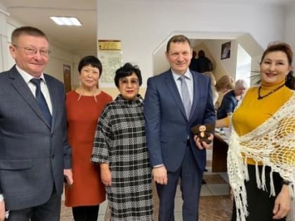 Мэр Улан-Удэ купил игрушечного Чебурашку в поддержку участников СВО