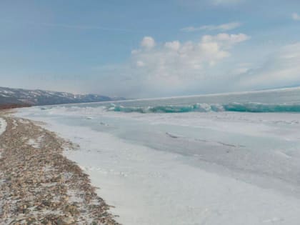 Лед на Байкале начал таять из-за резкого потепления