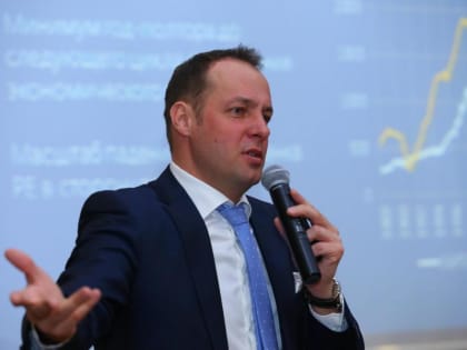 Надежды на завершение цикла повышения процентных ставок подняли индекс МосБиржи на 9%