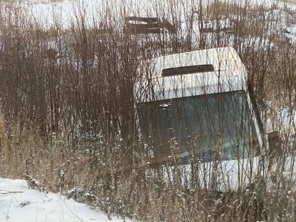В Усть-Куте пассажирская газель перевернулась на повороте