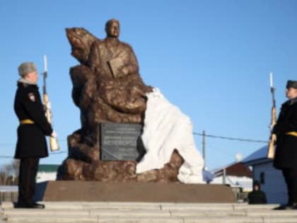 Памятник Афанасию Белобородову открыли в селе Баклаши Иркутской области