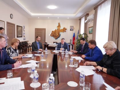 Игорь Кобзев и Александр Ведерников провели встречу с руководителями парламентских фракций