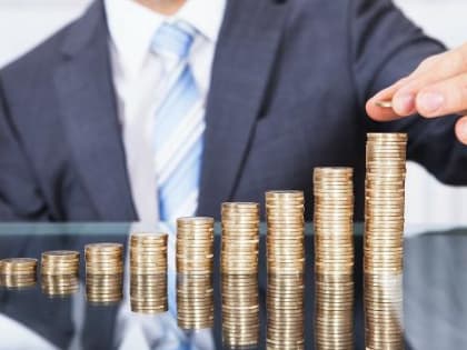 Омским чиновникам повысят зарплату за эмоциональные нагрузки на работе