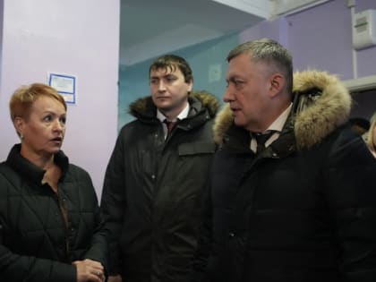 Губернатор поручил ускорить капремонт городской больницы в Вихоревке