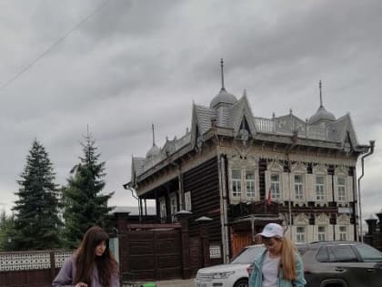 В Иркутске высадили более 100 деревьев и кустарников в Купеческом сквере