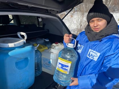 Молодогвардейцы помогли с подвозом воды супруге участника СВО