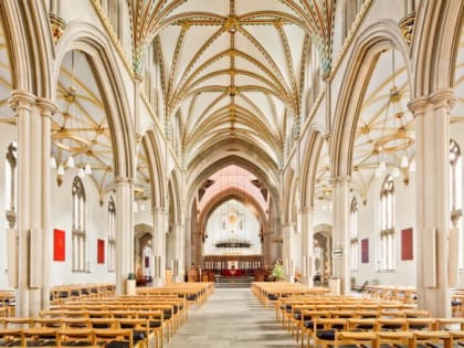 Церковь Англии разрешила благословлять однополые браки