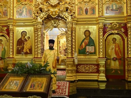Божественная литургия в Неделю о блудном сыне в Богоявленском соборе