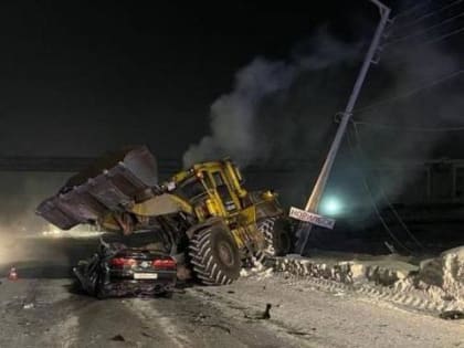В Норильске в столкновении с трактором погибли пассажир и водитель "Хонды"