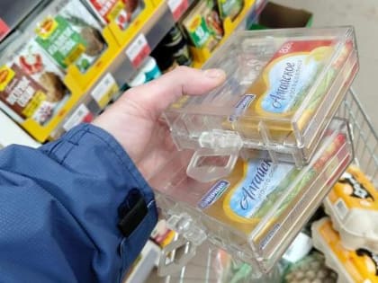 Подорожавшее в полтора раза масло в Новосибирске теперь прячут в коробки 