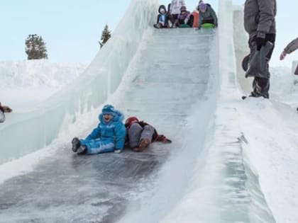 Анатолий Локоть заступился за снежные горки для детей в Новосибирске