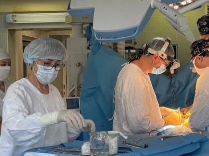 Иркутские кардиохирурги провели новорожденному ребенку редкую операцию на сердце