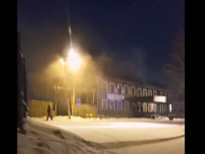 Соцсети: в Братске неизвестный поджег военкомат коктейлем Молотова